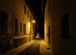 Skoro sva deca imaju strah od mraka. Kada deca ne mogu da prevaziđu strah od mraka do odraslog doba, strah se može pretvoriti u fobiju.