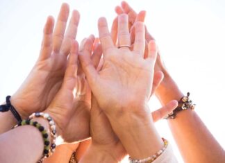 Vežbe za koordinaciju i finu motoriku kod dece Igre pomoću kojih se vežba koordinacija i fina motorika obe ruke kod dece. Ovo je važno kako za telesni tako i za mentalni razvoj svih nas.