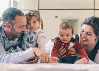 Kako ponašanje roditelja utiče na dečiji razvoj? Svaki roditelj želi najbolje svom detetu i stoga sve aktivnosti preduzima sa ciljem da njegovo dete bude zdravo i srećno.