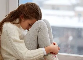 Emotivno nedostupan roditelj: Posledice na decu emotivno nedostupan roditelj, emotivno nestabilan roditelj, odrastanje, emotivne posledice, roditeljstvo